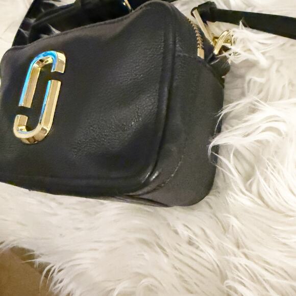 MARC JACOBS | Black Gold Leather The Softshot Shoulder Crossbody Bag Two Zippers - Picture 2 of 10